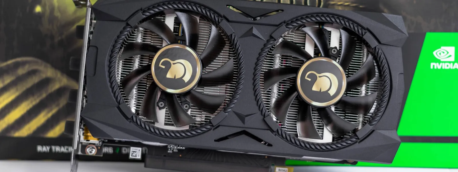 GPU 顯示卡與遊戲畫面，象徵 Starling 基於 Stage3D 的 GPU 加速渲染
